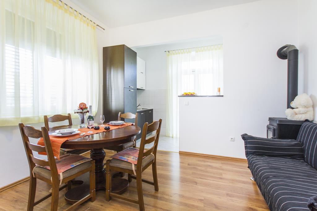 Apartment Amber Koromačno 客房 照片